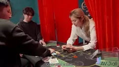 播放 性感的台湾贝贝变得顽皮的黑发情人