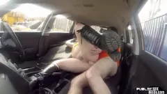 Reproducir El estudiante de conducción gordita recibe un auto público follada por tutor