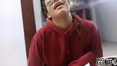 Reproducir La primera experiencia de porno de hermanastra de 18 años - adicto al anal con coño cremoso