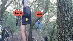 Play Exhibition en hiver dans un bois: drague, cbt et voyeurisme en forêt