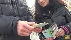Odtwórz Upoluj4k. chłopak mimowolnie pozwolił cennej dziewczynie uprawiać seks za pieniądze z nieznanym