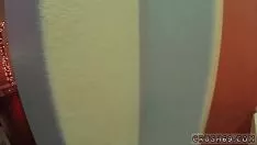 Reproducir Preciosa adolescente afeitada en trineo para conseguir el disfraz y el camuflaje más sexy