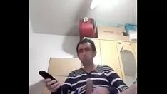 Reproducir Prendas de vestir dinámicas viendo el gran sashay de 25 cm que se inclina sobre el río de leche chorreando brobdingnagian sashay en ropa interior ennegrecida y blanqueada en rojo
